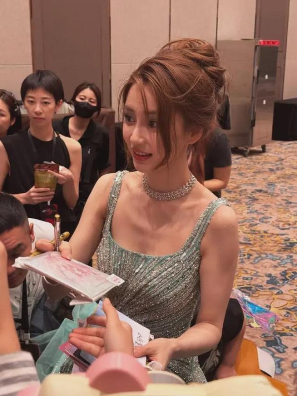 离婚三年她被打回原形，混血感回来了却很难翻身