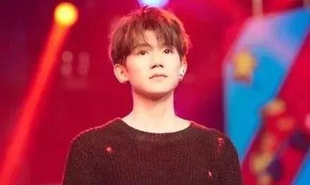 王源给粉丝打电话，被无情挂断，原因搞笑