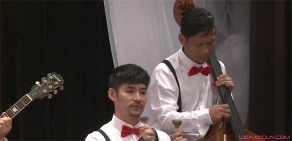 表情成亮点！赵本山携赵家班合体表演 赵家班都有谁？