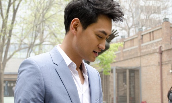 袁弘是靳东的妹夫吗？袁弘和袁泉是什么关系(刘烨袁泉什么关系)