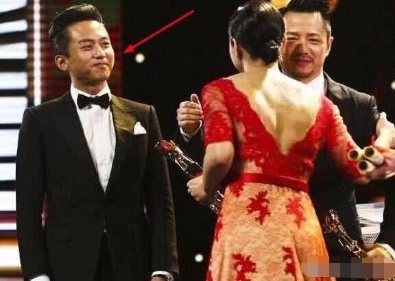 明星遇到前任什么反应：胡歌偷瞄，邓超无奈，而他要抱抱