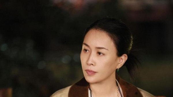 李沁张晚意严格监督那英吃饭吃药 明星间的温暖照料