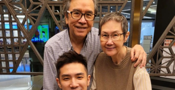 姜大卫夫妇为儿子庆生！27岁爱子像老爸，签李泽楷公司做直播带货