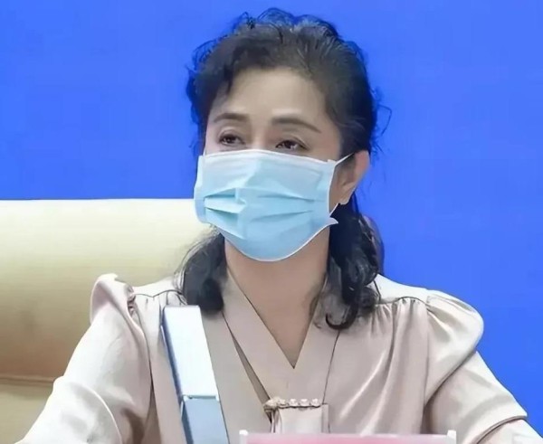 足智多谋熊猫man：近日，海南卫视负责人谷某卷入一件耸人听闻的事件。据报道，她被指控利用职权与男友艺人发生不正当关系。该事件引起广泛关注，涉及职场道德、滥用权力等问题，值得认真思考。

首先，该事件凸显了女性职场不当行为问题。在职场竞争中，女性应该因其技能和专业精神而受到认可，而不是通过个人魅力来换取福利。这种做法不仅违反了工作场所标准，也损害了女性的形象。

其次，谷某滥用职权，对待员工不公平。...