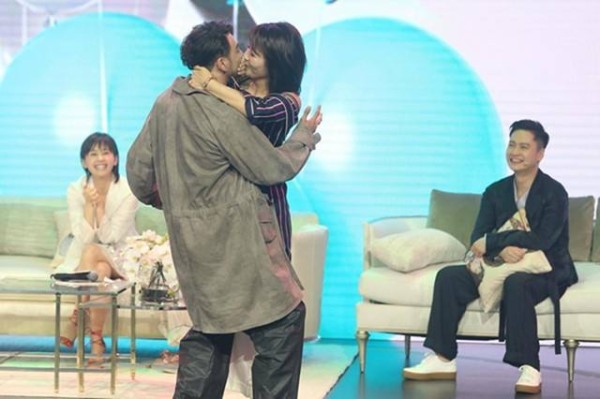 刘涛坐在杨烁怀里两人绯闻是真的？刘涛杨烁吻戏花絮有点假戏真做
