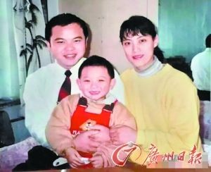 黄子韬儿时和父母