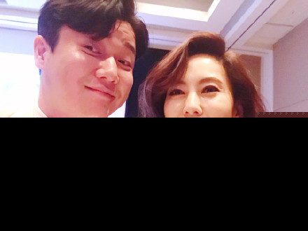 肖央与金南珠合影是怎么回事 肖央和金南珠是什么关系