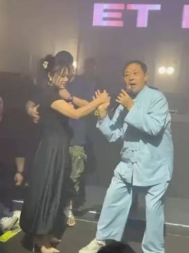 小丫头片子,你摘我桃,你不讲武德,你给我耗子尾汁!