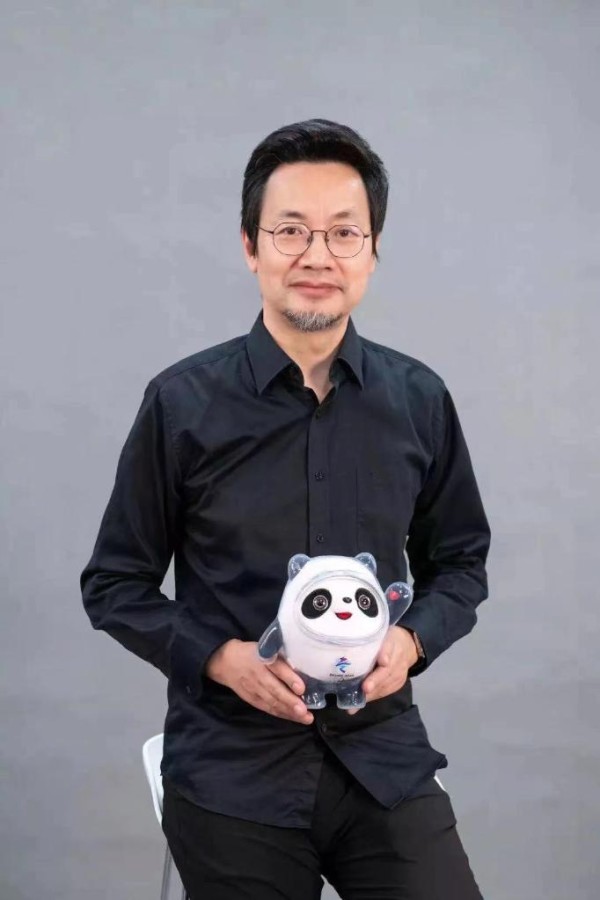 “冰墩墩”何以征服世界？——专访“冰墩墩”设计团队负责人曹雪