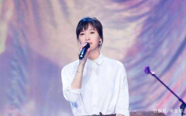 当初她意外把同学拉来救场，如今自己无戏可拍，同学却火得不像话