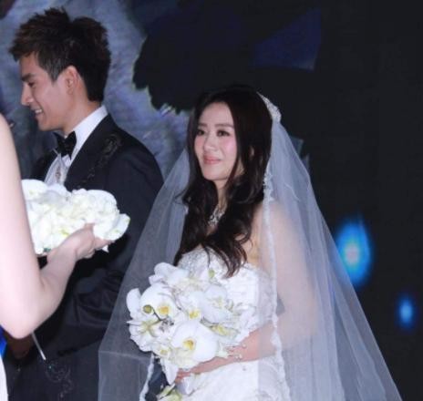 头婚就当继父的4位男星，他结婚时38岁，儿子却已经31岁