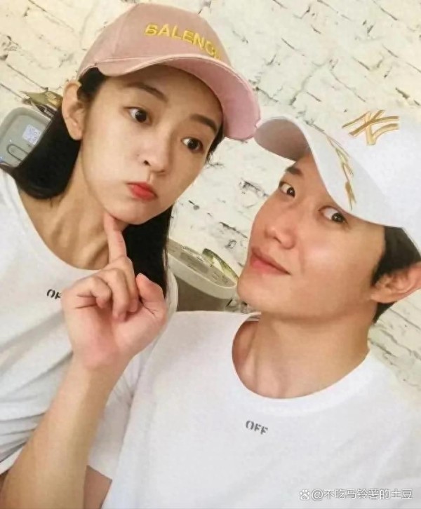 刘泳希李嘉铭官宣离婚，20年缘分尽散：富家女穷小子咋就分别？