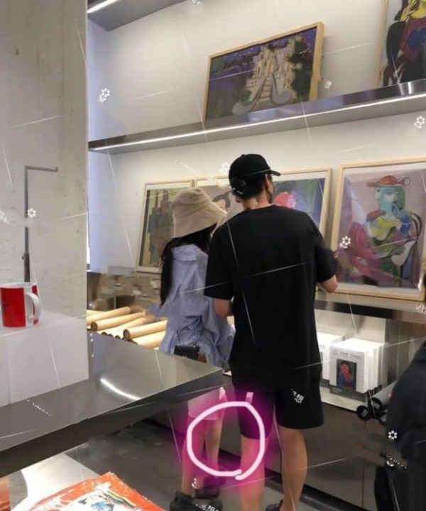 魏大勋被曝恋情？与女生穿情侣鞋逛街，女友疑似杨幂？热搜预警