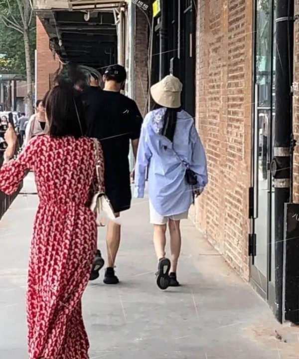 魏大勋被曝恋情？与女生穿情侣鞋逛街，女友疑似杨幂？热搜预警