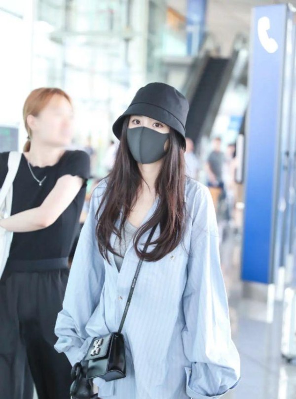 魏大勋被曝恋情？与女生穿情侣鞋逛街，女友疑似杨幂？热搜预警
