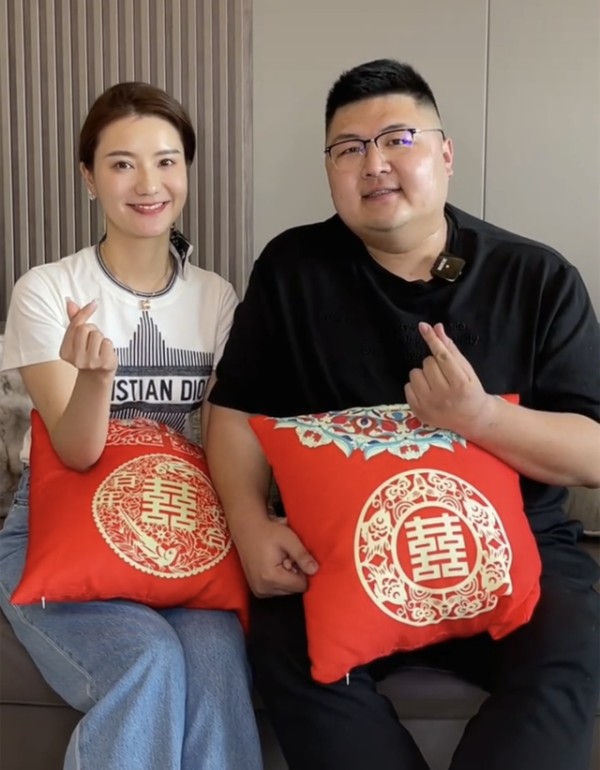 猴哥老婆，“炫富”的何钰欣！