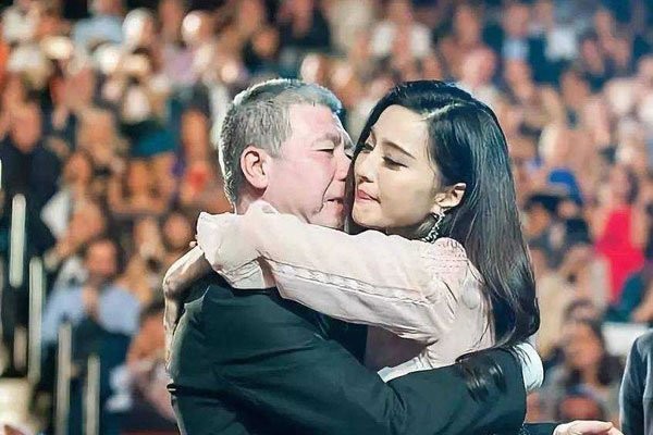 范冰冰许家印天涯八卦 参加恒大楼盘活动亲密照片