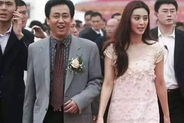 范冰冰许家印天涯八卦 参加恒大楼盘活动亲密照片