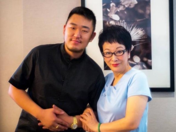 她嫁给前夫的债主，还与张国荣关系匪浅，今68岁成就传奇人生
