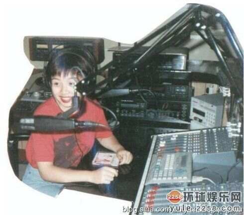 扒扒凭借《山路十八弯》爆红的女歌手李琼突然消失内幕
