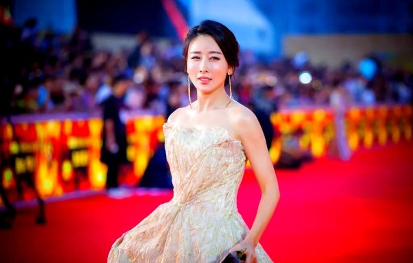 毛俊杰：女演员的成功转型与商业世界的谜团