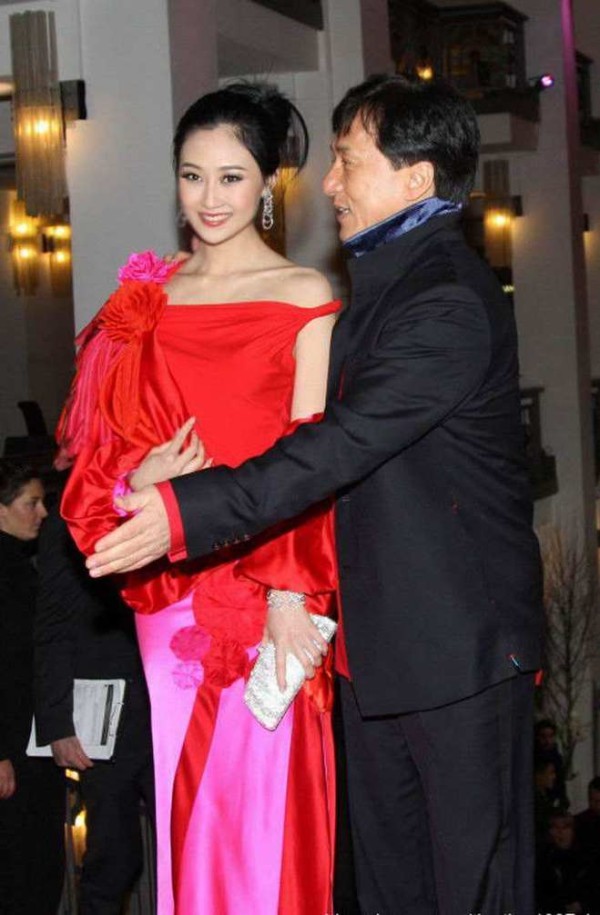 揭！龙女郎林鹏男友是成龙吗 林鹏谈被成龙潜规则真相