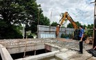 深挖严治！东莞一别墅违法开挖建造大型地下室被拆除