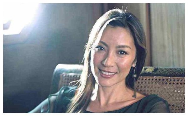 华人女明星地位强大，向华强和成龙都要礼让三分，论背景十分强悍
