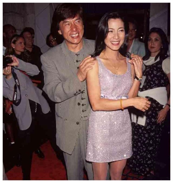 华人女明星地位强大，向华强和成龙都要礼让三分，论背景十分强悍