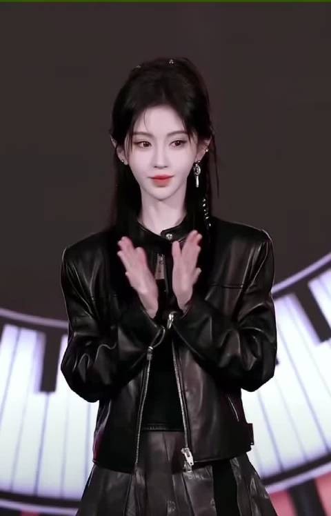 鞠婧祎时尚表现力获赞被称老公级别