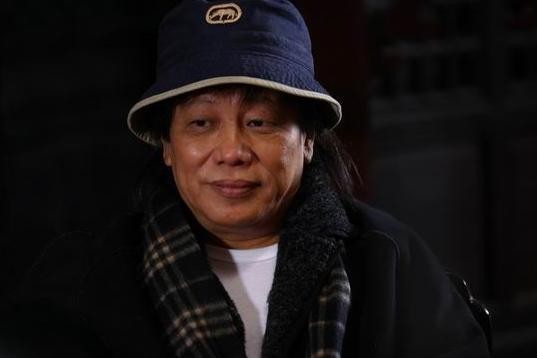 梁小龙承认出轨，发文示爱称：为了你可以不要家庭老婆和儿子