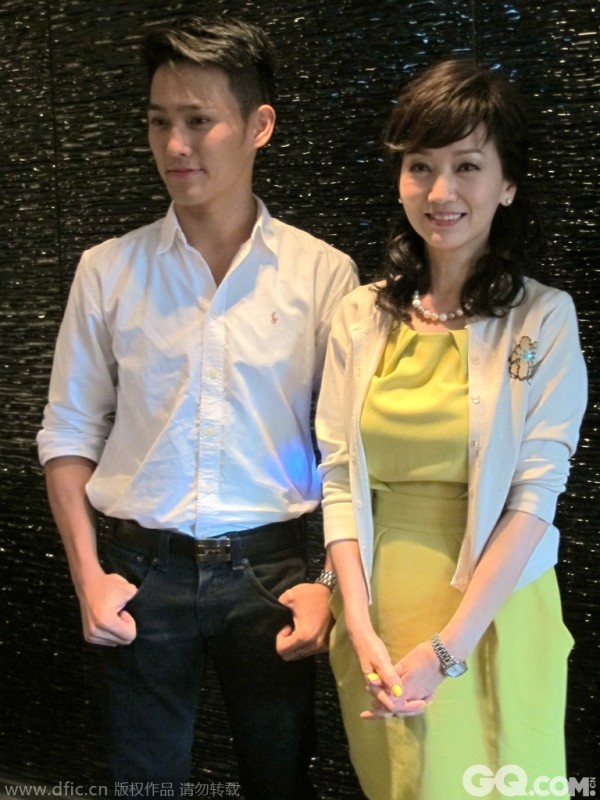 作为赵雅芝的小儿子，曾被称为“最帅星二代”的黄恺杰也算是高调做事、低调做人的典范。如果单看微博，你绝对会以为他只是一个对电影满怀热情的普通大学生——微博中从未提及父母的名字，网友问起也不作回应，只在母亲生日时默默发了一张童年与母亲的合影。经从各方面观察此子温和敦厚，赵雅芝的家教是相当成功的。 