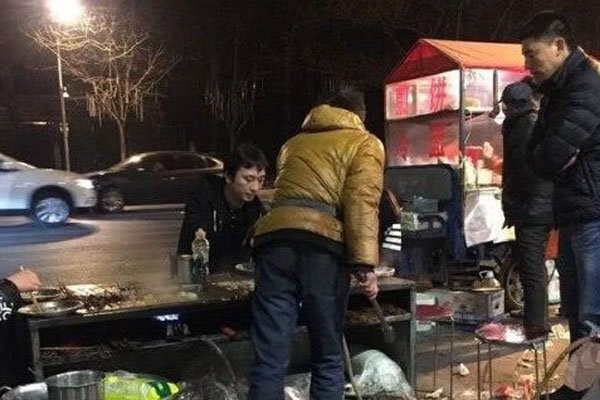 王思聪在东北吃烧烤被谁打了 谁打的王思聪缝了六针