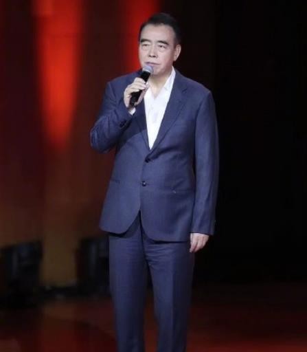 《我和我的祖国》唯一的夫妻档主创在黄渤这组，刘星两个爸爸同框