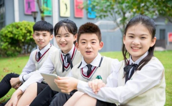 当明星进入学校，卷子以明星为主题，王俊凯、王源、杨幂皆上榜