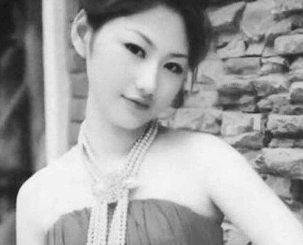 她曾是中国第一悍匪的情妇，做护士出身，被捕后精神崩溃