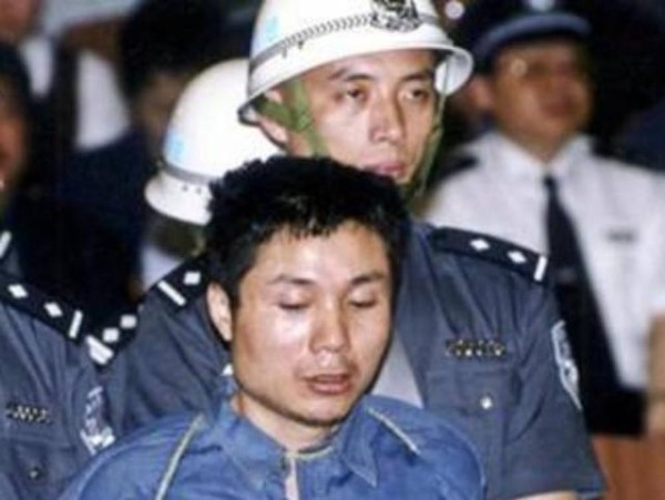 “世纪悍匪”张君被抓后只有一个人给他汇了500元钱，这人是谁？