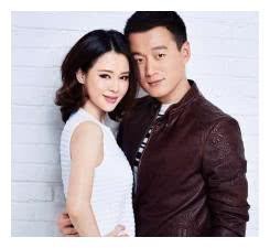 他是多少女生想嫁的男神，出道20年低调没绯闻，妻子身世骇人