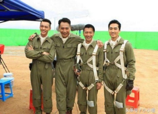 韩星们和中国明星的合影，张翰丝毫不逊宋仲基，还是国产的帅