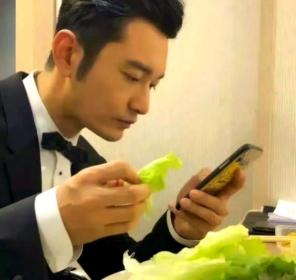 明星健身减重秘诀：健康饮食与自律生活的碰撞