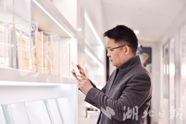 湖北峰发玻璃有限公司董事长 仰太发