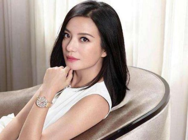 赵薇终于承认：和马云的关系不一般，难怪要收小四月为义女！