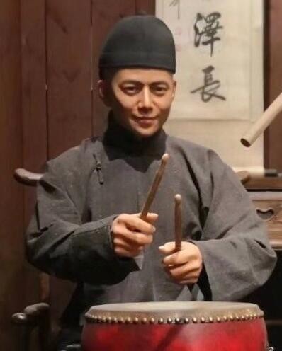 被雕塑撞脸的明星不只有何炅一人，看到林俊杰再也忍不住了