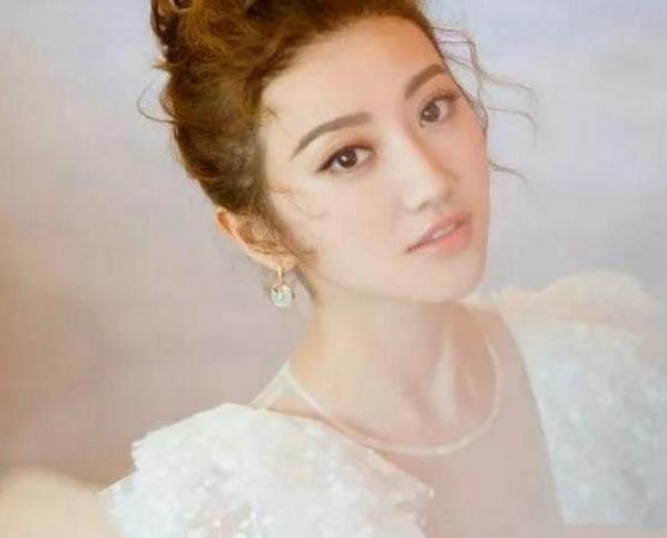 和冯小刚关系要好的女星，看看都有谁，应该网友全都认识！