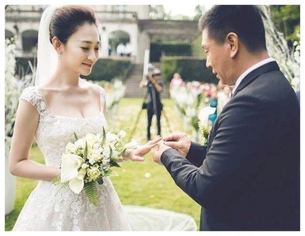 因关系太好，长期被误认为是“夫妻”的4对明星，唯独他俩真夫妻