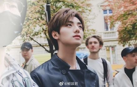 李振宁被曝恋情后哭，白宇曝光恋情后空降粉丝群，明星的虐粉操作