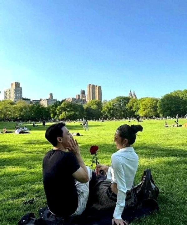 Bella陪男友参加婚礼，甜蜜秀恩爱，这恋情真的不怕被羡慕吗