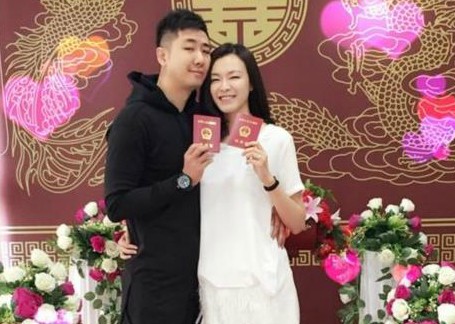 大张伟结婚了 他老婆居然是他的经纪人