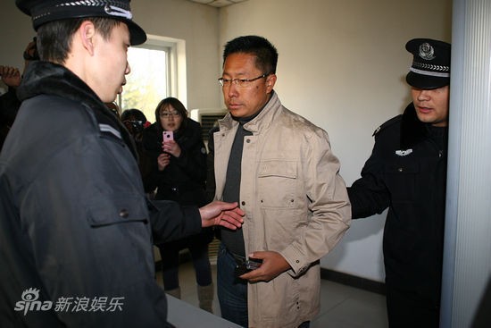 李阳办理手续