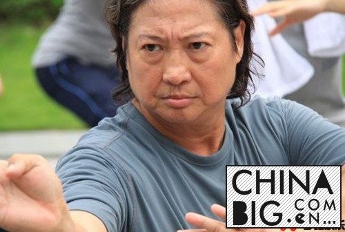 范冰冰与洪金宝什么关系？ 向华强不敢碰洪金宝原因